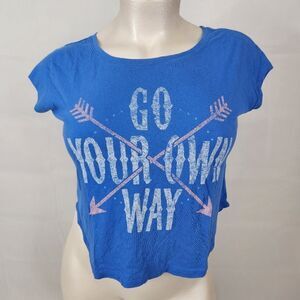 3/$25 Savvy Blue Go Your Own Way Arrow Top Sz M
